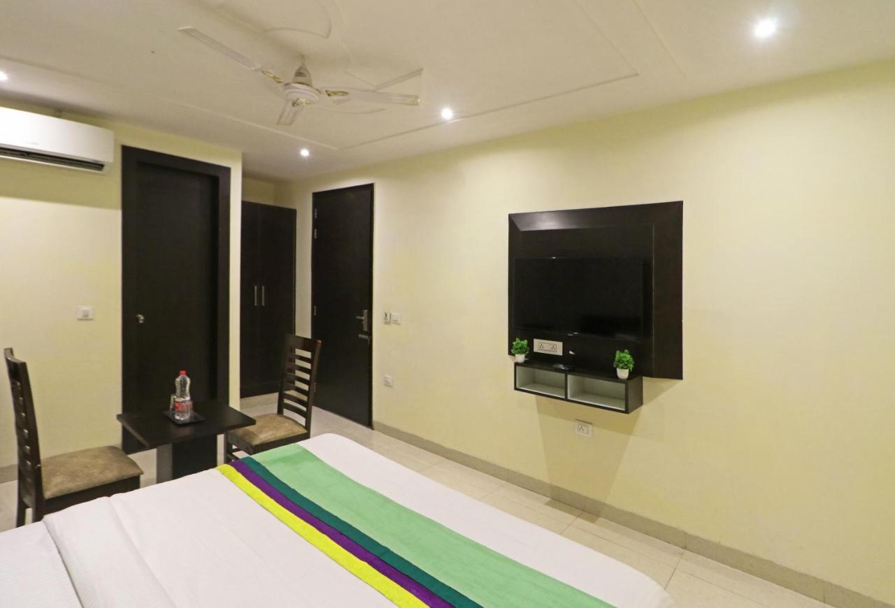 Hotel Paragon Suites New Delhi Exterior photo