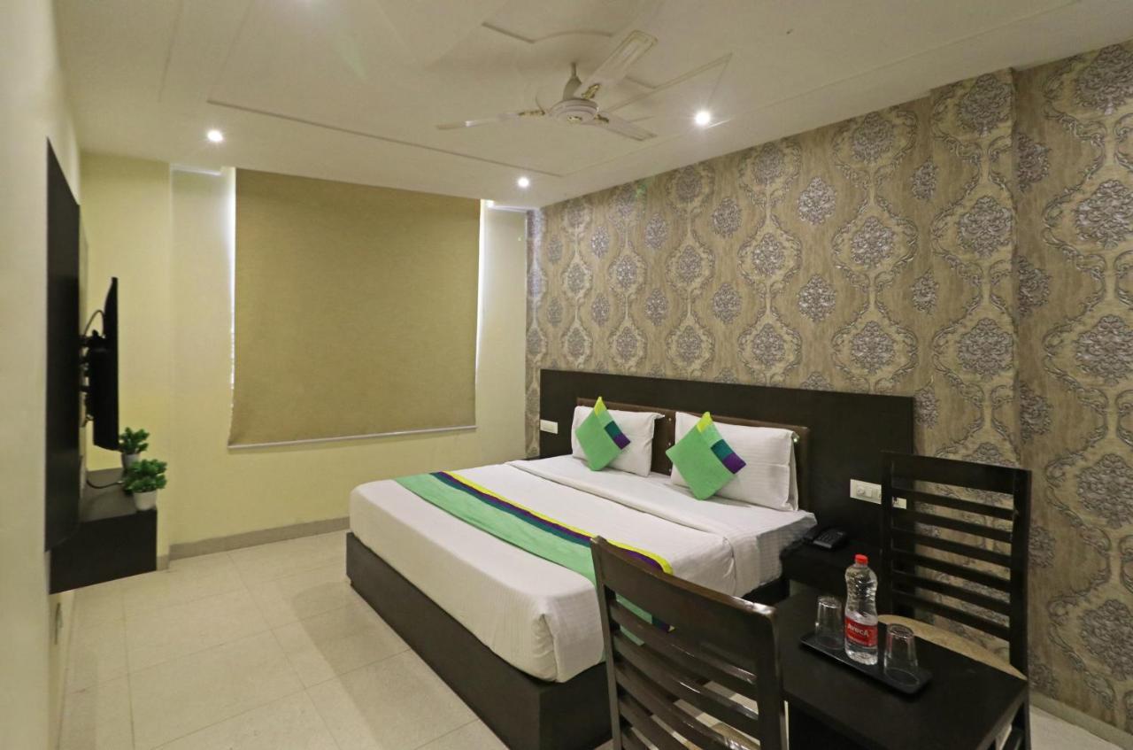 Hotel Paragon Suites New Delhi Exterior photo
