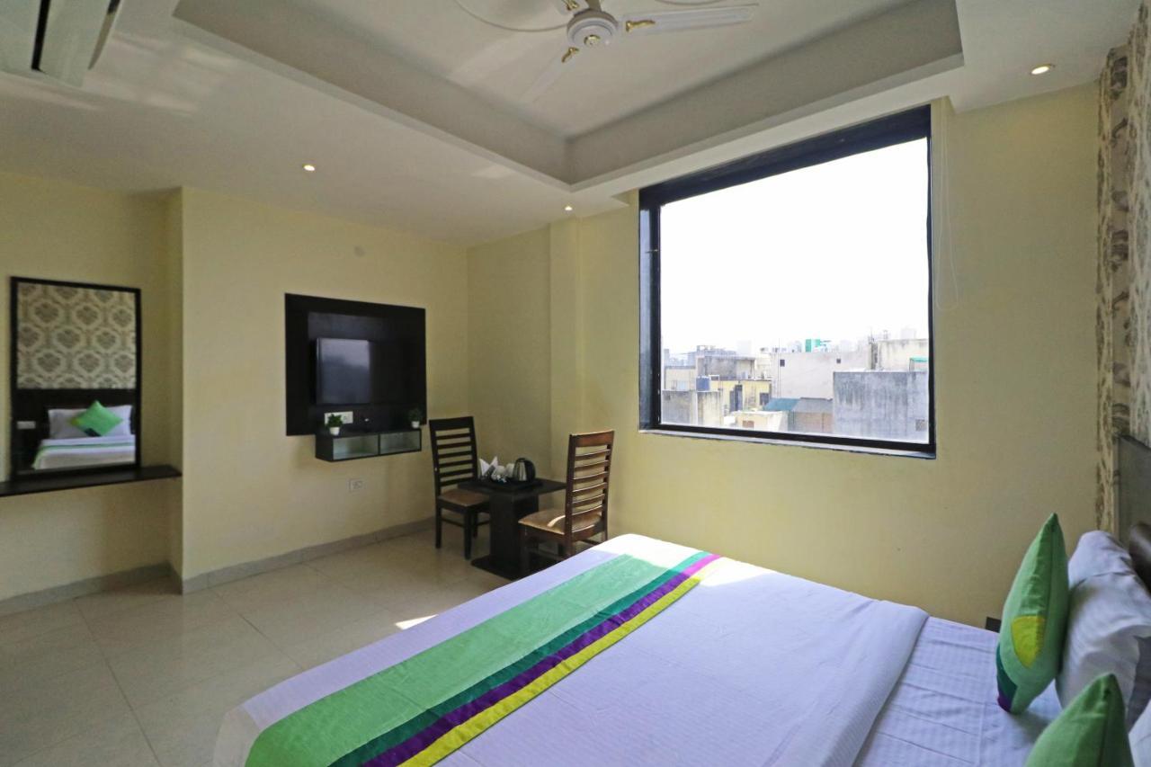 Hotel Paragon Suites New Delhi Exterior photo