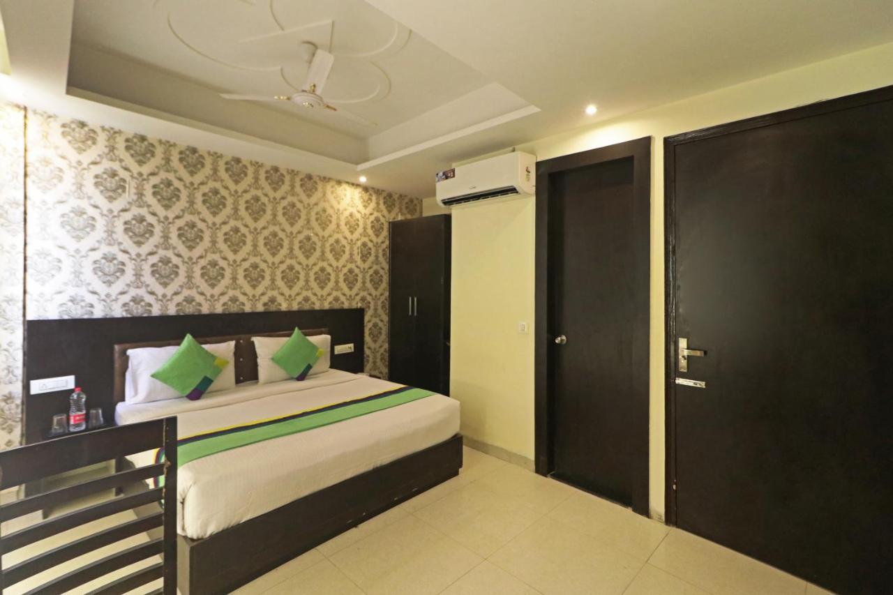 Hotel Paragon Suites New Delhi Exterior photo