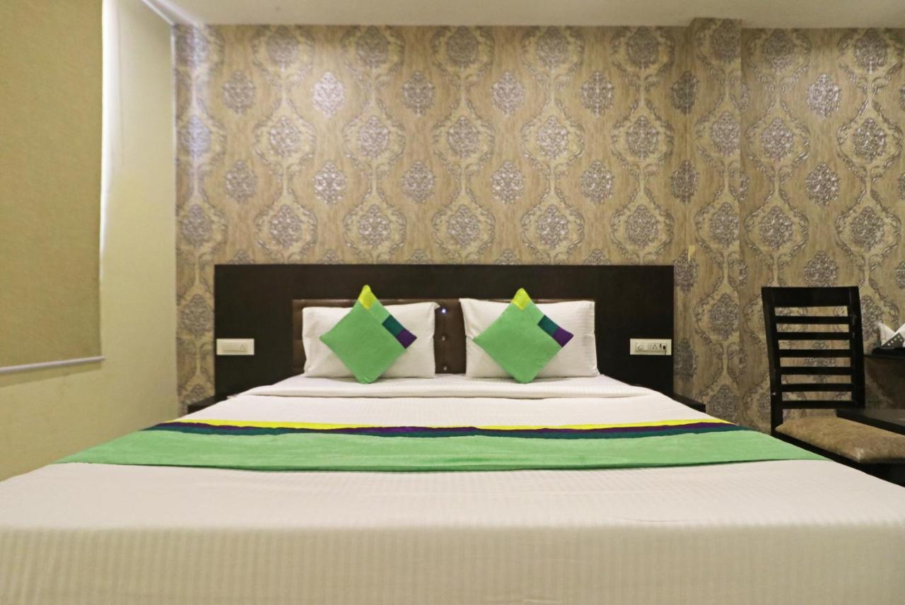 Hotel Paragon Suites New Delhi Exterior photo