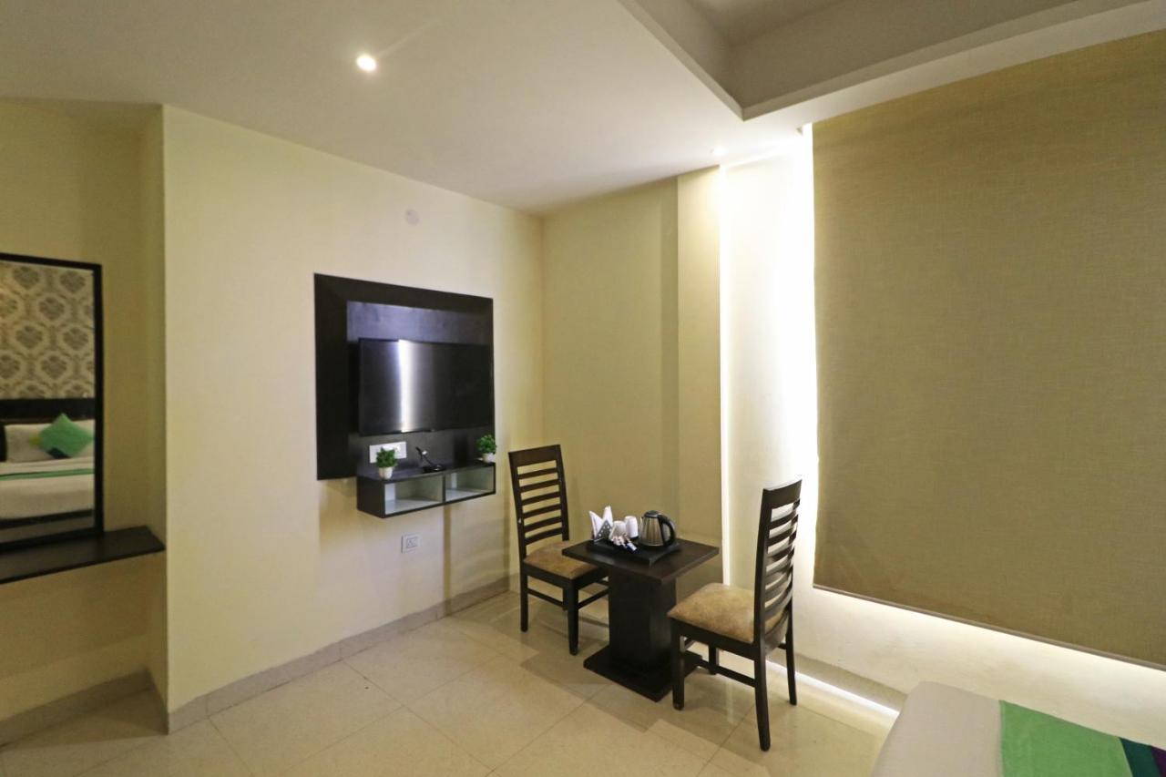 Hotel Paragon Suites New Delhi Exterior photo