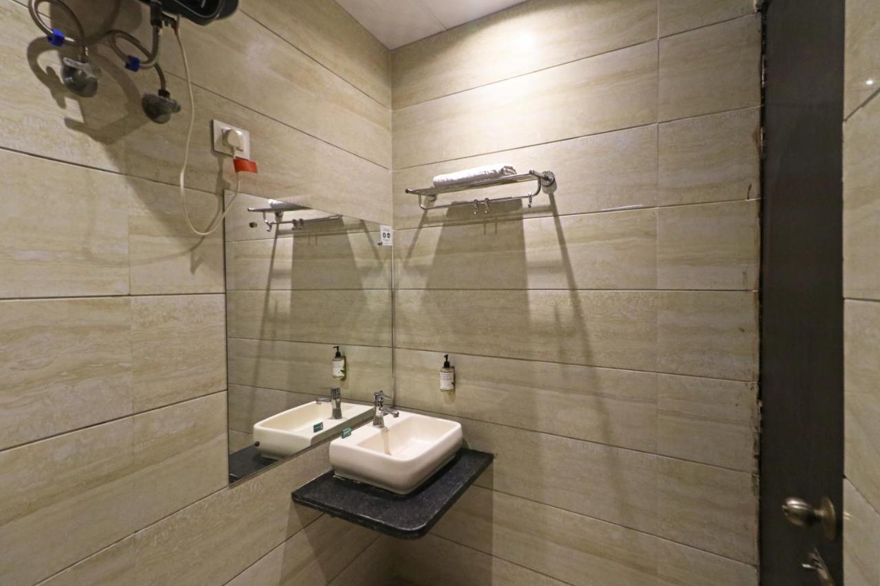 Hotel Paragon Suites New Delhi Exterior photo